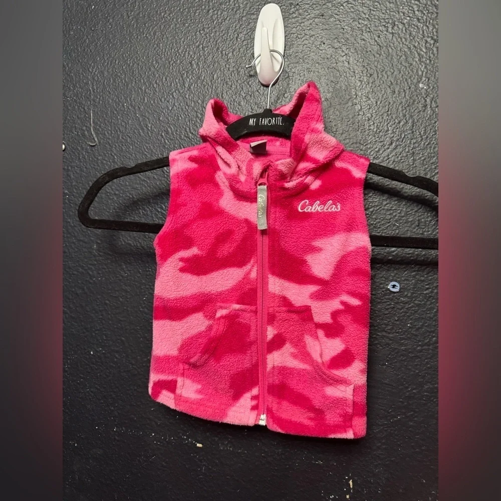 Girls Cabela's Vibrant Pink Camo Fleece Vest